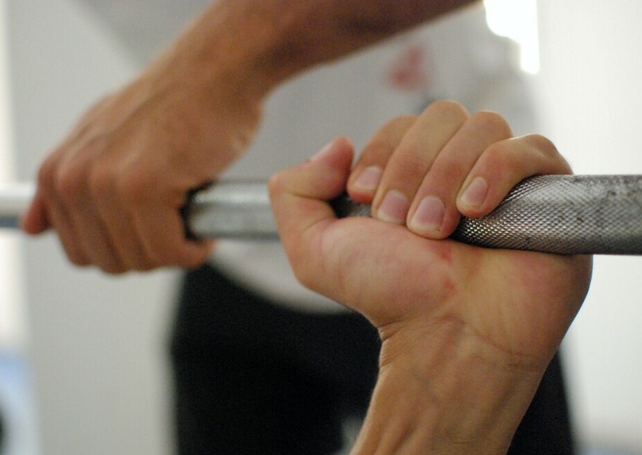 Gripping a barbell 